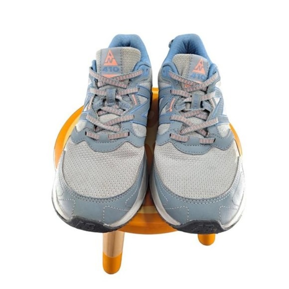 NEW Balance 410 Trail Sneakers Woman's‎ Size 10 - Picture 1 of 4
